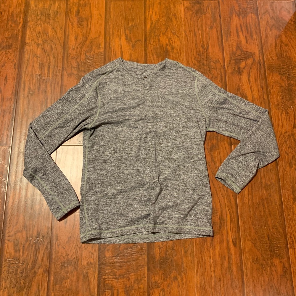 Men’s Lululemon long sleeve shirt MED